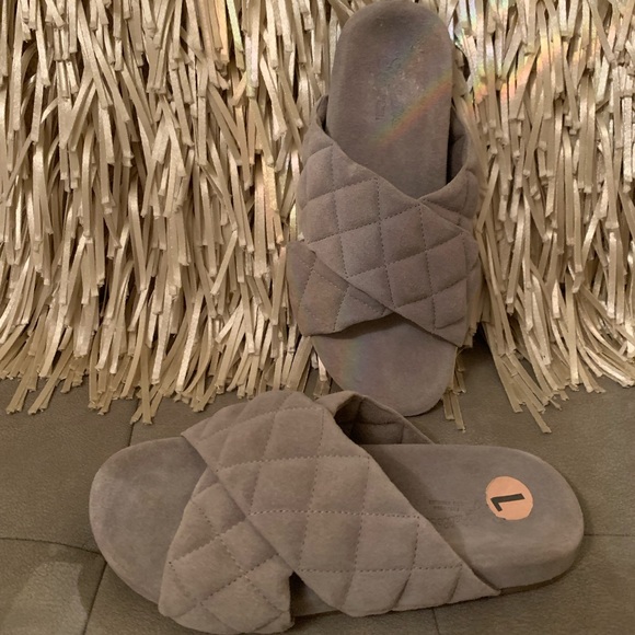 NWOB Seychelles Wide Awake Grey sandal - Picture 5 of 7